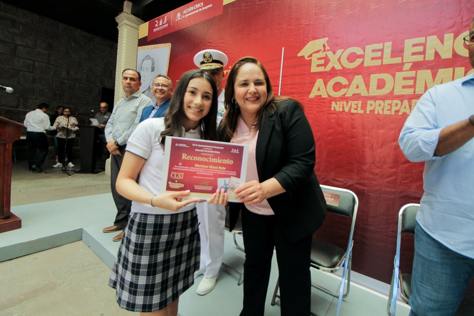 Reconoce Ayuntamiento de Guaymas a estudiantes de excelencia académica en nivel preparatoria dentro de la conmemoración del CLXI Aniversario de la Batalla de Puebla