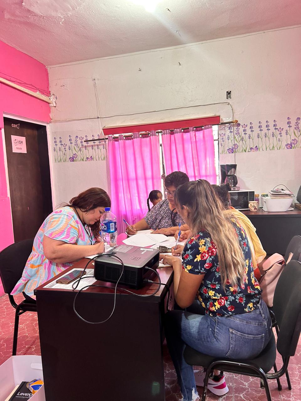 <em>Integra el Centro para el Desarrollo de las Mujeres en Empalme un Comité de Contraloría Social</em>