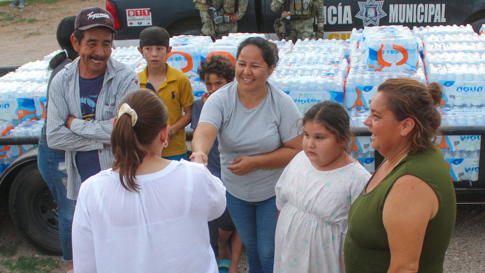 Entrega Ayuntamiento de Guaymas ayuda en zonas afectadas