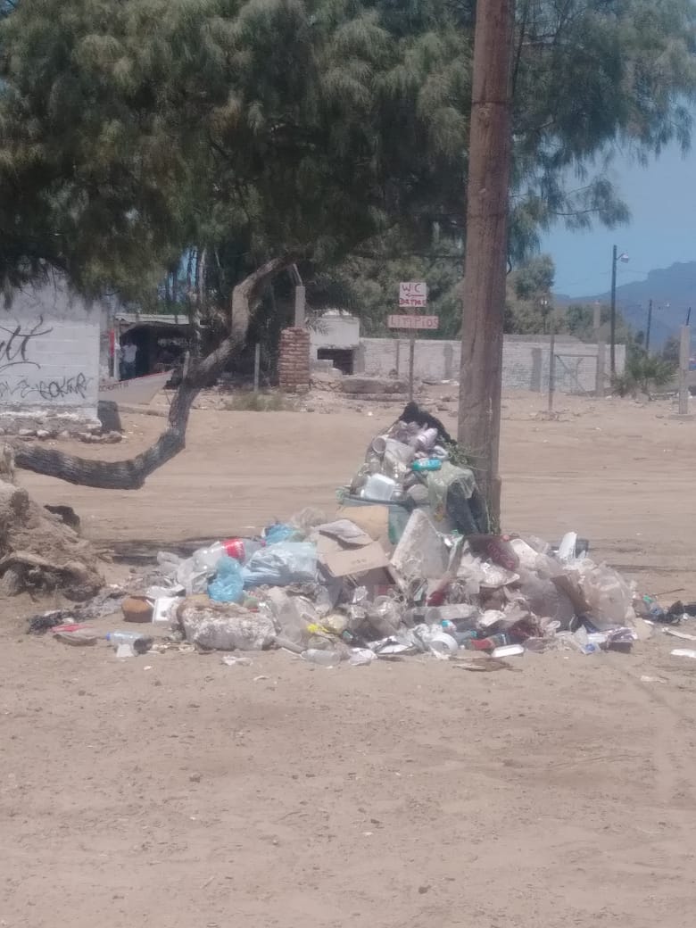 Trabaja Servicios Públicos en limpieza de playa del Cochórit