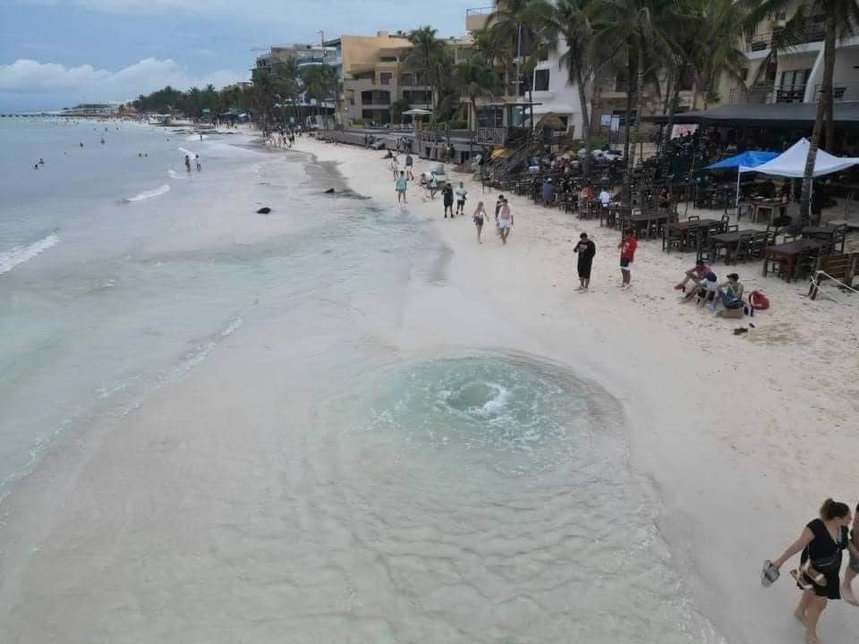 PlayaDelCarmen | APARECE MAJESTUOSO OJO DE AGUA EN PLAYA DEL CARMEN