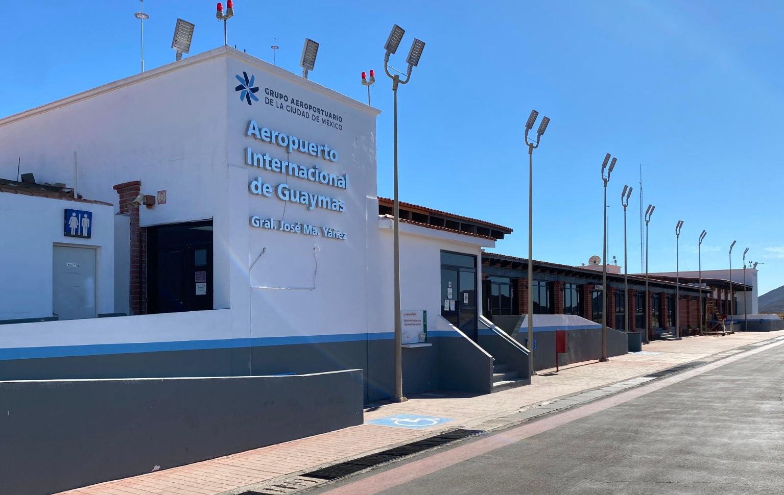 Aeropuertos de Guaymas y Obregón complementan potencialidades del Puerto de Guaymas