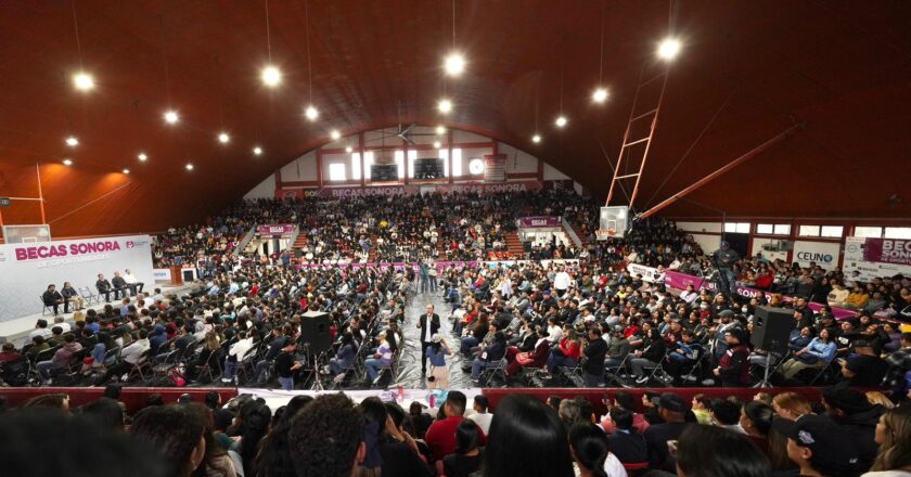 Gobernador Durazo crea el programa de becas más grande en la historia de Sonora