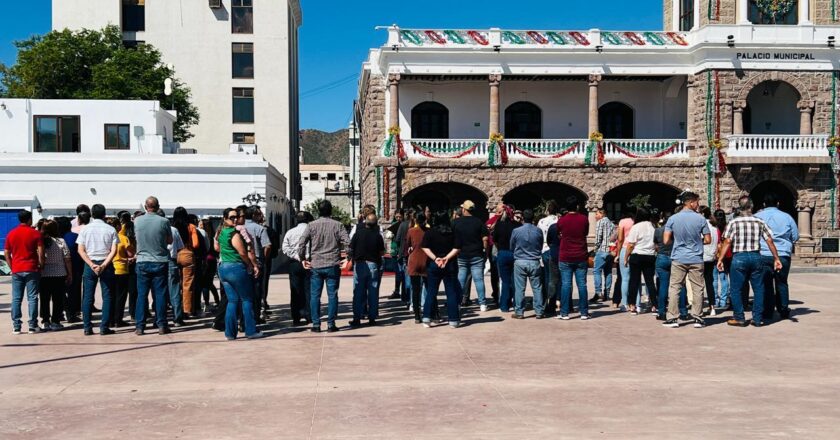 Doctora Karla Córdova González toma protesta a nuevos funcionarios del Ayuntamiento de Guaymas.