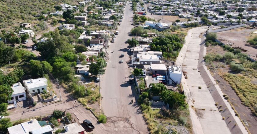 Inicia Ayuntamiento de Guaymas obra de pavimentación en bulevar Bacatete.