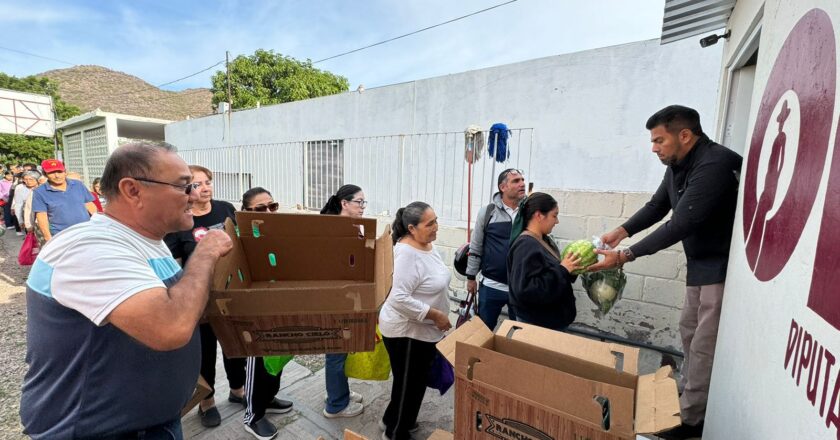 Exitosa tercera entrega de frutas y verduras beneficia a familias de Guaymas