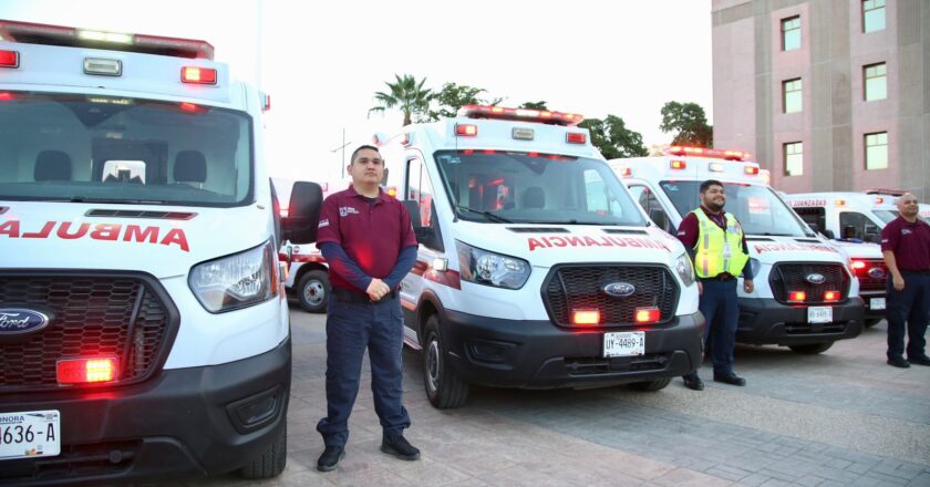 Gobernador Durazo entrega 12 ambulancias y fortalece atención de salud en Sonora