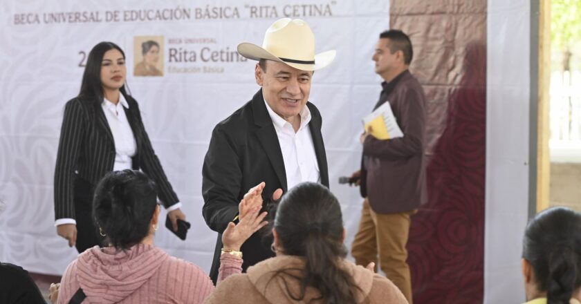 Gobernador Durazo entrega a más de 760 estudiantes de secundaria Beca Universal Rita Cetina