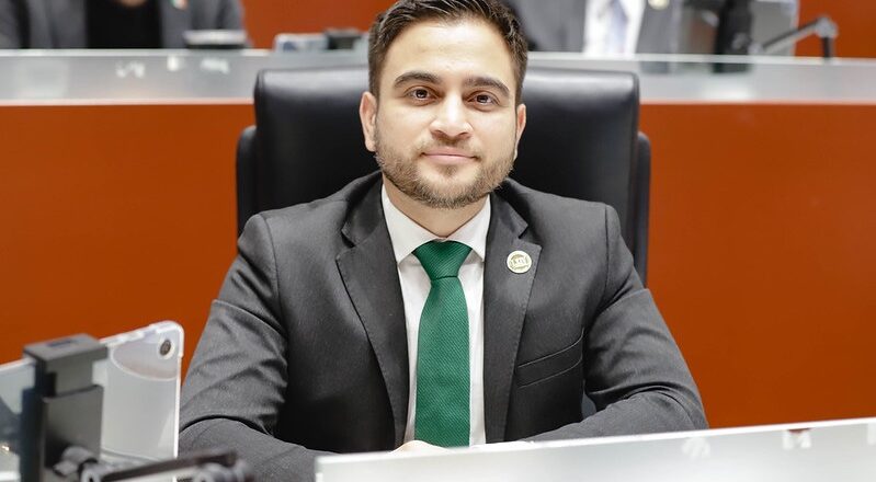 Diputado René García impulsa servicios de salud psicológica para menores sonorenses