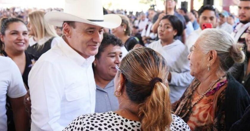Entrega Gobernador Durazo escrituras a 250 familias de Hermosillo para garantizar certeza patrimonial