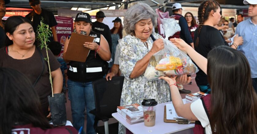 Con “Sonora Atiende” Gobernador Durazo lleva servicios gratuitos a la colonia Gómez Morin