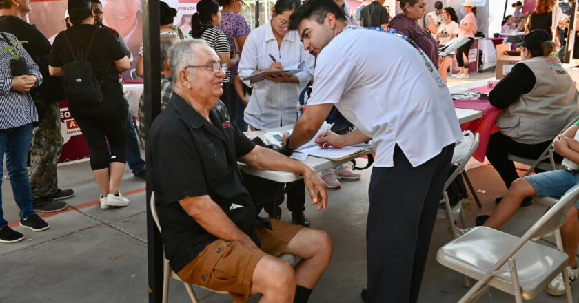Gobernador Durazo beneficia a familias de la colonia Cuauhtémoc con jornada de “Sonora Atiende”