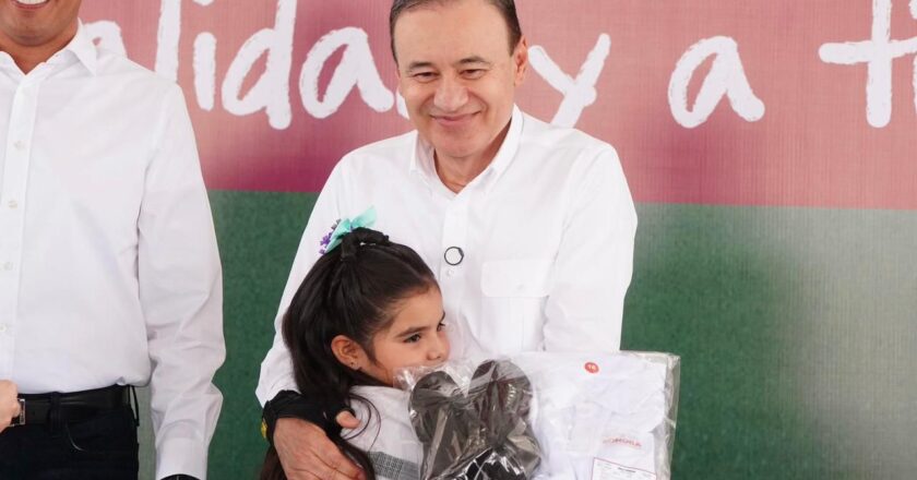 Compromiso cumplido: Gobernador Durazo concluye entrega de uniformes gratuitos en los 72 municipios