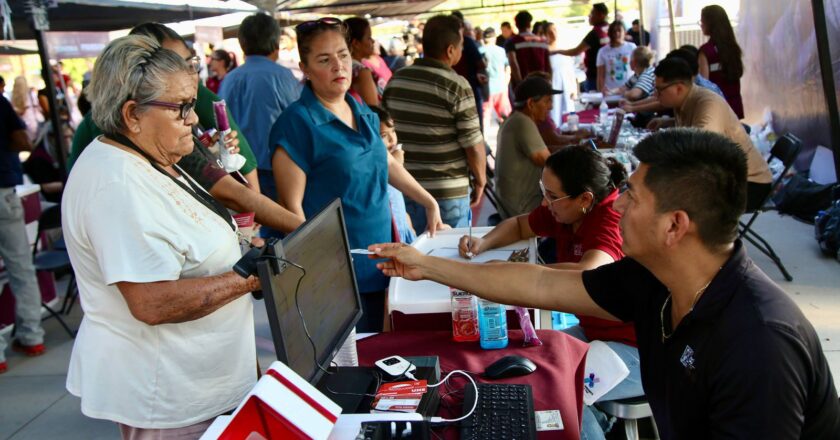 Con “Sonora Atiende”, Gobernador Durazo beneficia a familias de la colonia Lomas de Linda Vista