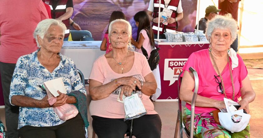 Con “Sonora Atiende” Gobernador Durazo lleva servicios gratuitos a la colonia Las Amapolas