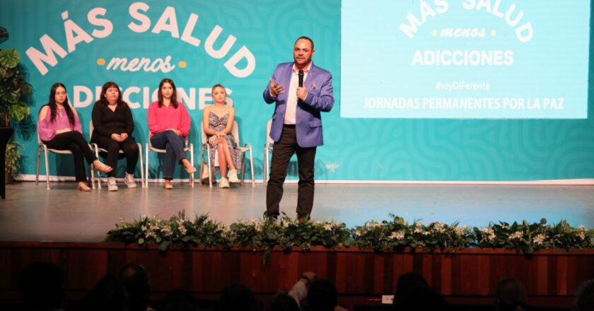 DIF Sonora y SSP imparten conferencia de prevención de adicciones en Cobach Villa de Seris