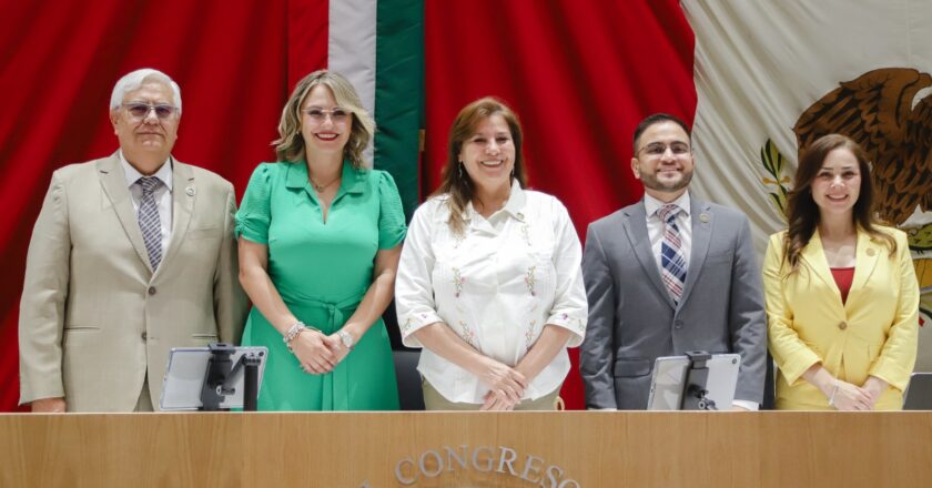 Rinden protesta personas juzgadoras ante el Congreso de Sonora