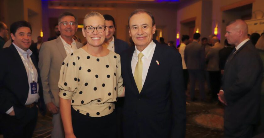 Lidera Gobernador Durazo en transición energética; presenta ante empresarios de Arizona modelo del Plan Sonora