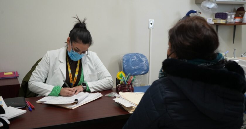 Llama Salud Sonora a evitar automedicarse y acudir por atención médica ante signos de dengue