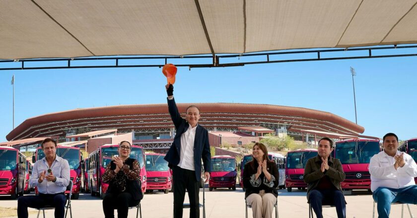 Gobernador Durazo entrega unidades para un transporte público más seguro y moderno, sin aumento a tarifas