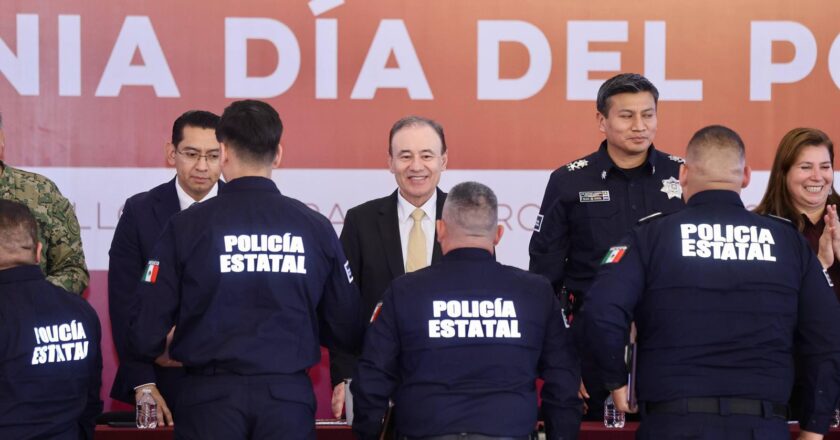 Gobernador Durazo duplica estado de fuerza con más patrullas y reconoce a policías en su día