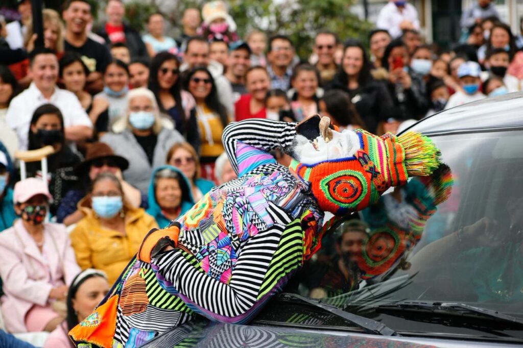 Karcocha, el arlequín urbano más famoso del mundo, llegará al Carnaval Guaymas 2026