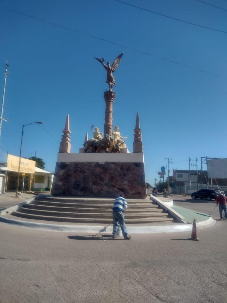 Trabajan en mantenimiento de bulevar Héroe de Nacozari y Ángel de la Independencia