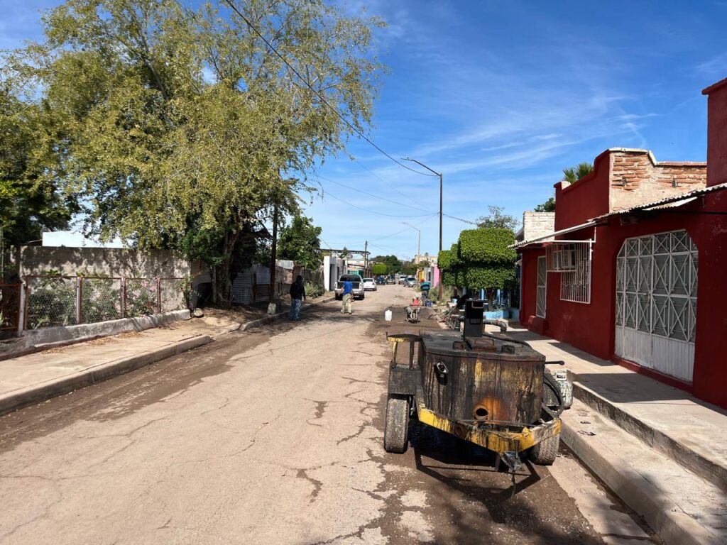 Realiza Ayuntamiento trabajos de bacheo en calle Segunda, en la Ortiz Rubio