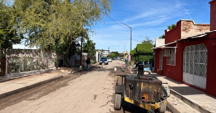 Realiza Ayuntamiento trabajos de bacheo en calle Segunda, en la Ortiz Rubio