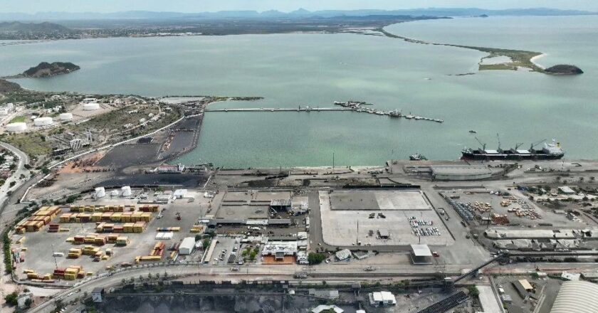 Gobernador Durazo atrae interés de empresa minera australiana para comercializar por el Puerto de Guaymas