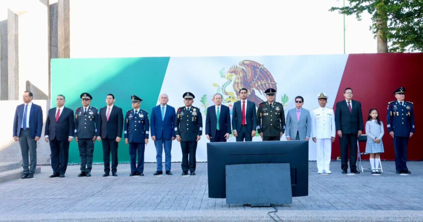 Rinden Durazo y Sheinbaum homenaje al lábaro patrio con toma de protesta a escoltas en enlace nacional