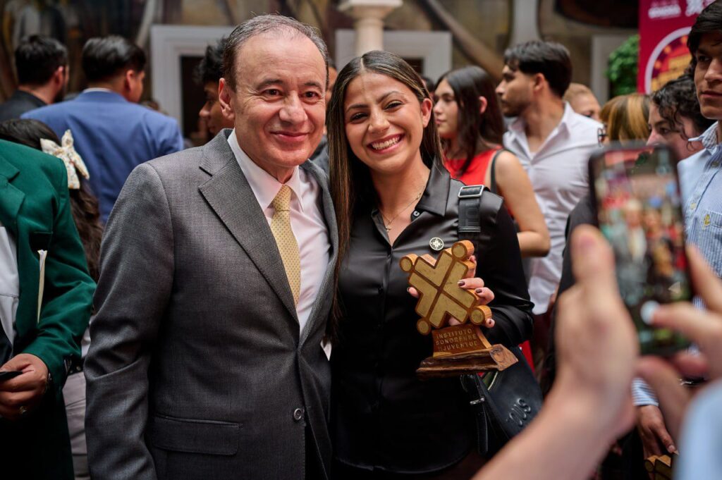 Durazo amplía el Premio Estatal de la Juventud: más jóvenes reconocidos y premio de 200 mil pesos