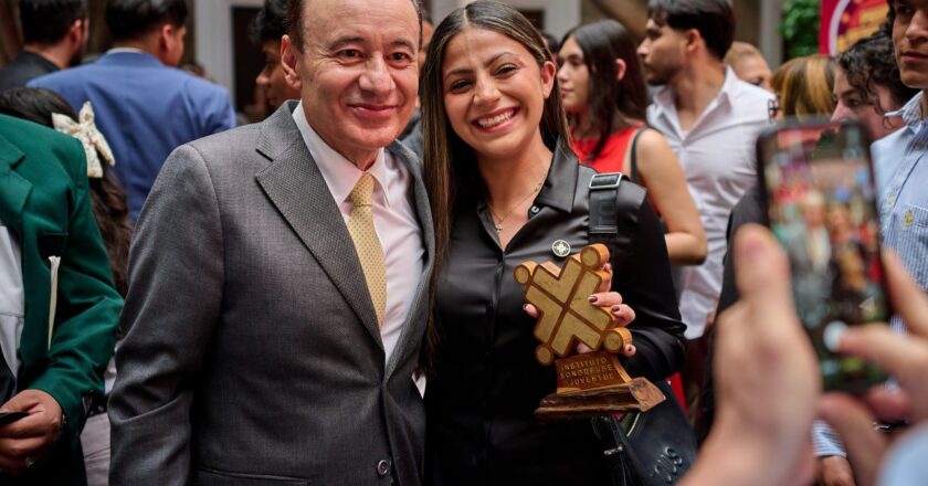 Durazo amplía el Premio Estatal de la Juventud: más jóvenes reconocidos y premio de 200 mil pesos