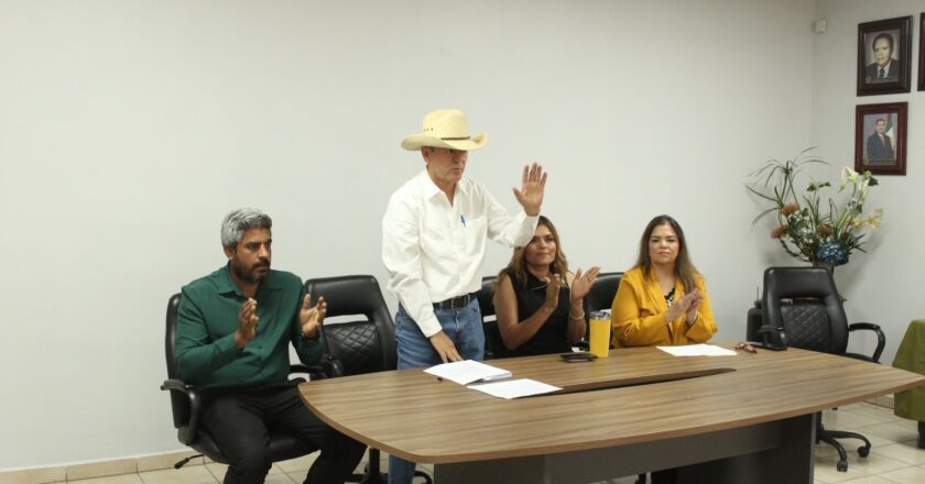 Participa Congreso del Estado en toma de protesta de regidor en Carbó