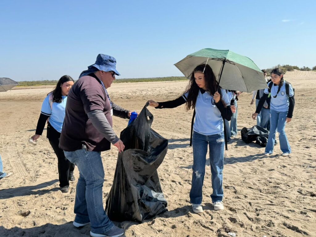 Ayuntamiento realiza talacha playera en el Cochórit
