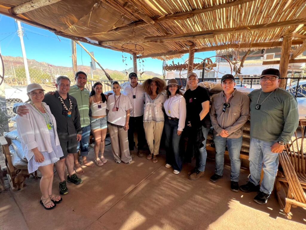 Entrega Omar Del Valle Colosio una tonelada de croquetas a comunidad comca’ac