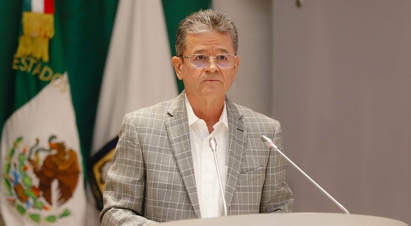 Buscan legisladores regular la inscripción de letras doradas en el Muro de Honor del Poder Legislativo