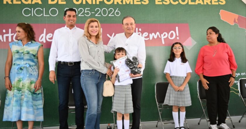Arranca Gobernador Durazo distribución de uniformes escolares gratuitos Sonora