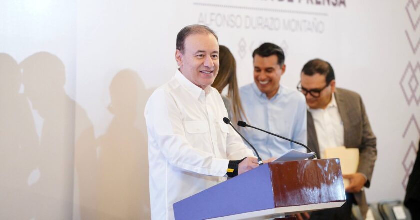 Gobernador Durazo destina la mayor inversión registrada en uniformes escolares; inicia distribución el 6 de mayo