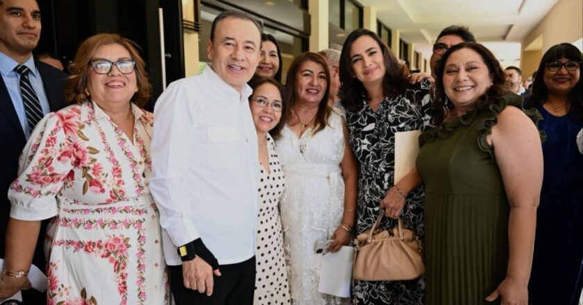 Gobernador Durazo reconoce vocación transformadora de las maestras y maestros en su día