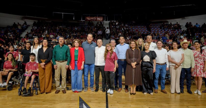 Gobernador Durazo beca a más de 600 atletas sonorenses y asegura su formación deportiva
