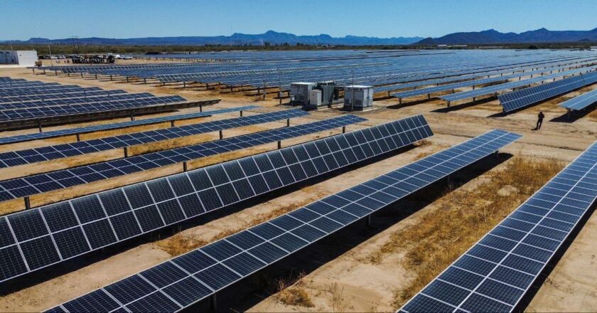 Entran en operación al 100% dos etapas de la planta solar más grande de Latinoamérica: Durazo