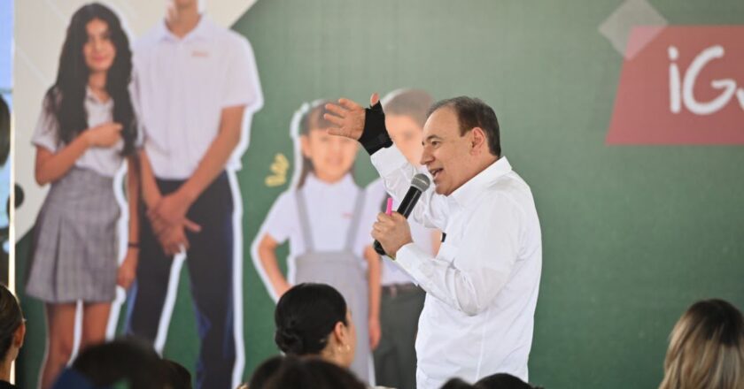 Con orden y agilidad entrega Gobierno de Sonora uniformes escolares gratuitos en Hermosillo: SEC