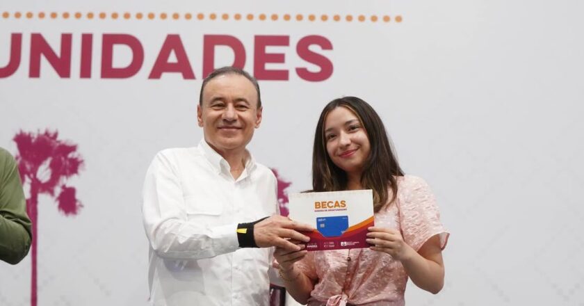 Gobernador Durazo garantiza con becas permanencia universitaria de 14 mil estudiantes de Cajeme y Navojoa
