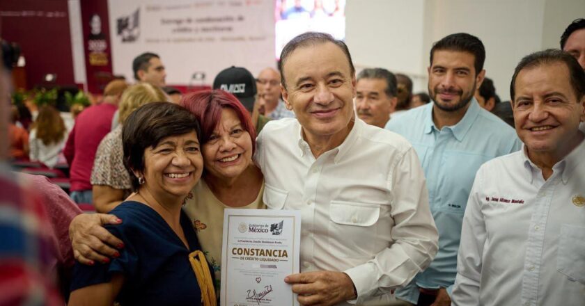 Durazo y Sedatu aseguran el patrimonio de familias sonorenses con entrega de escrituras y créditos liquidados